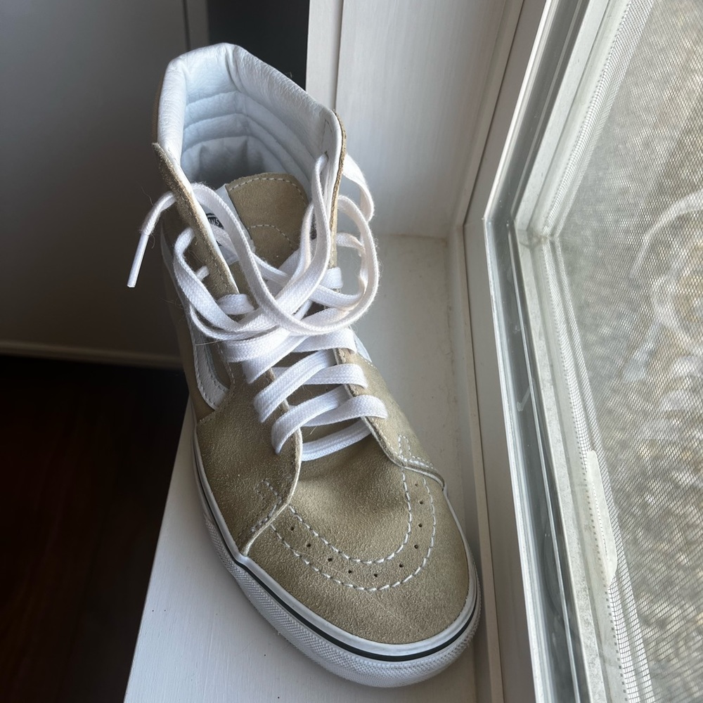 Hightop Vans ✨light beige Size 7.5